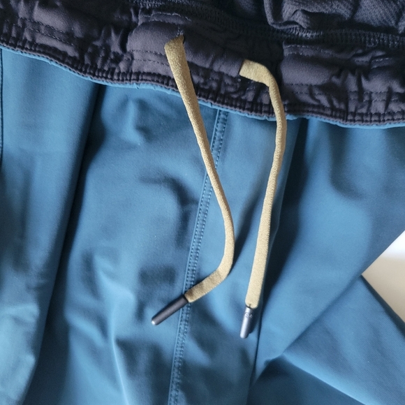 Lululemon men's Core joggers. - Picture 10 of 13